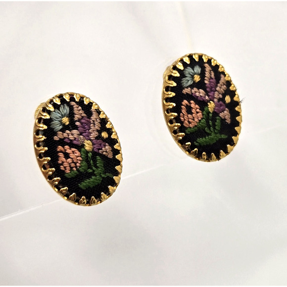 Vintage Petit Point Earrings Floral Needlepoint Goldtone Clip Ons Dainty Twee - Picture 9 of 12